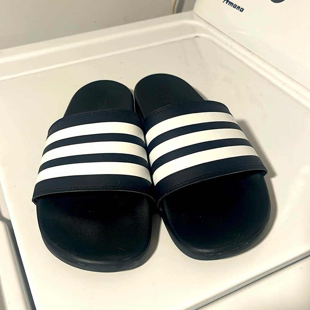 Adidas adilette comfort slides